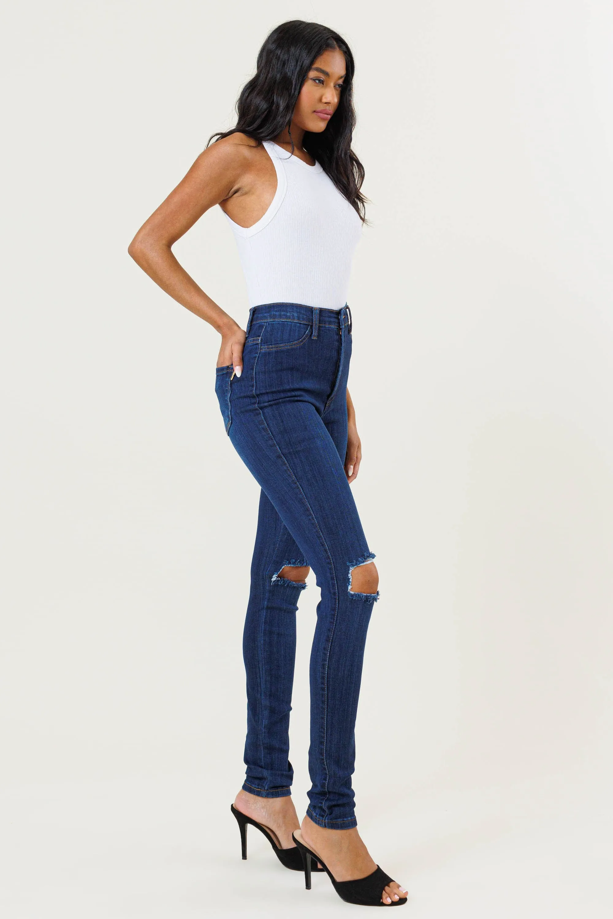 HIGH WAISTED SKINNY W DISTRESS DETAIL
