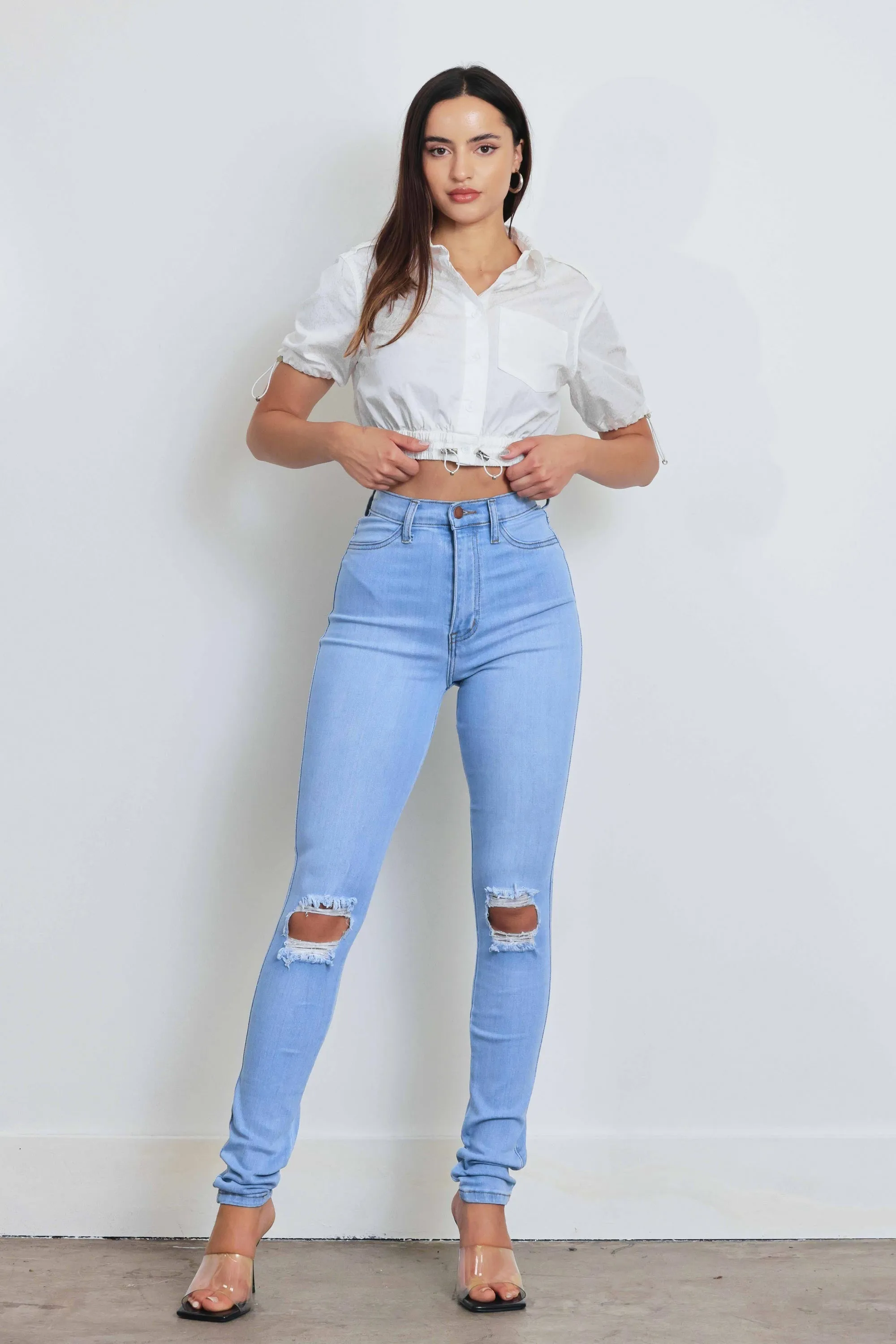 HIGH WAISTED SKINNY W DISTRESS DETAIL