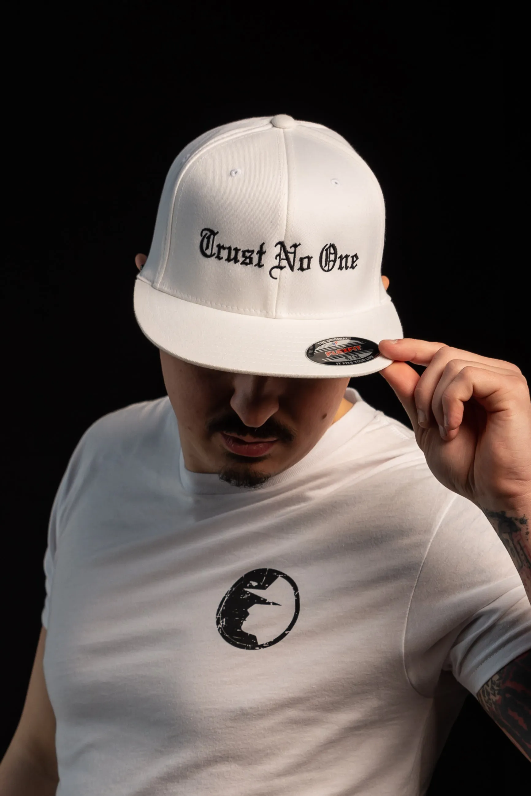 Trust No One Men's Represent T-Shirt - White