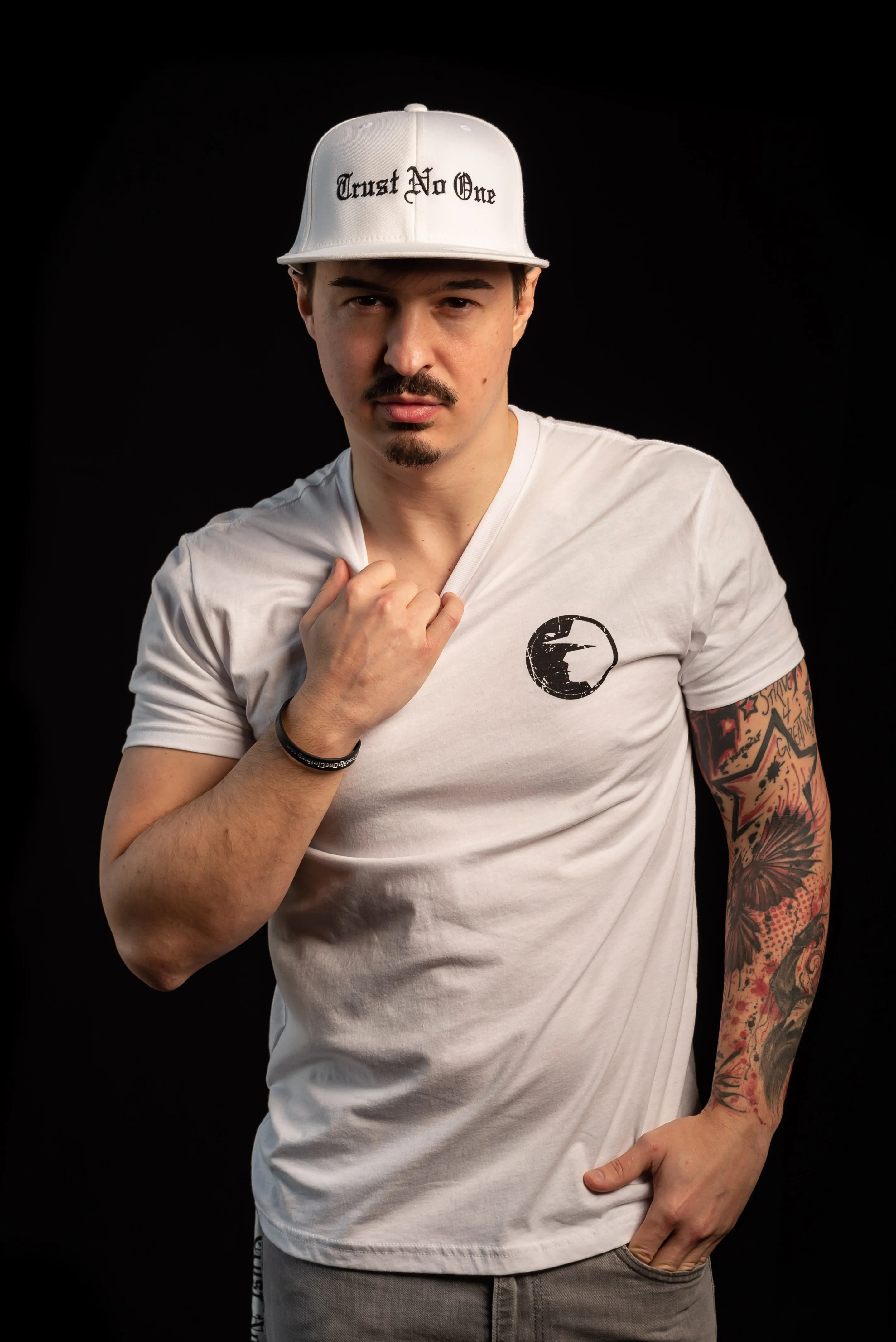 Trust No One Men's Represent T-Shirt - White
